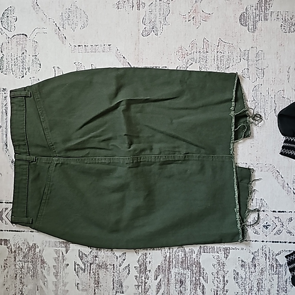 Forever 21 Olive Green Button-Front Midi Skirt - Picture 2 of 7